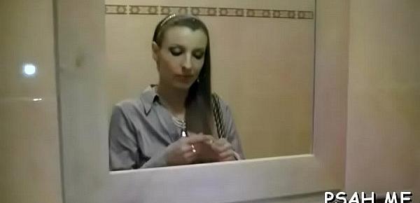 Slutty beauty gets pussy licked